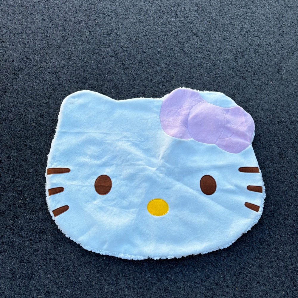 Hello Kitty Rug - Picture 1 of 3